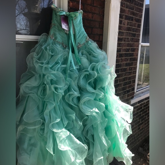 DISNEY Princess Ariel Gown - Picture 4 of 7